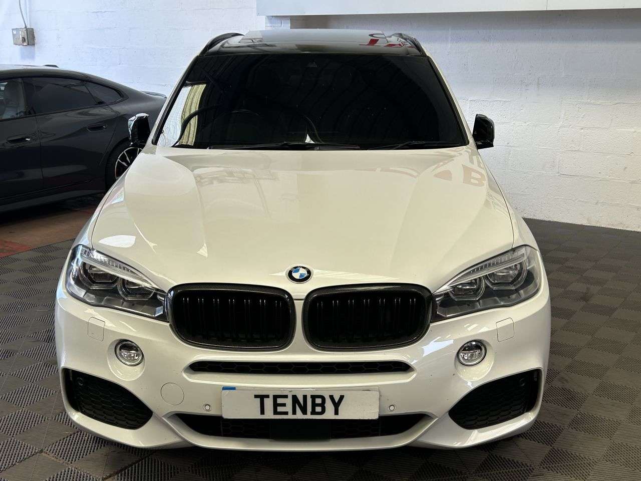 A 2017 BMW X5 3.0 40d M Sport SUV 5dr Diesel Auto xDrive Euro 6 (s/s) (313 ps) 7 SEATER+2 A 2017 BMW X5 3.0 40d M Sport SUV 5dr Diesel Auto xDrive Euro 6 (s/s) (313 ps) 7 SEATER+2