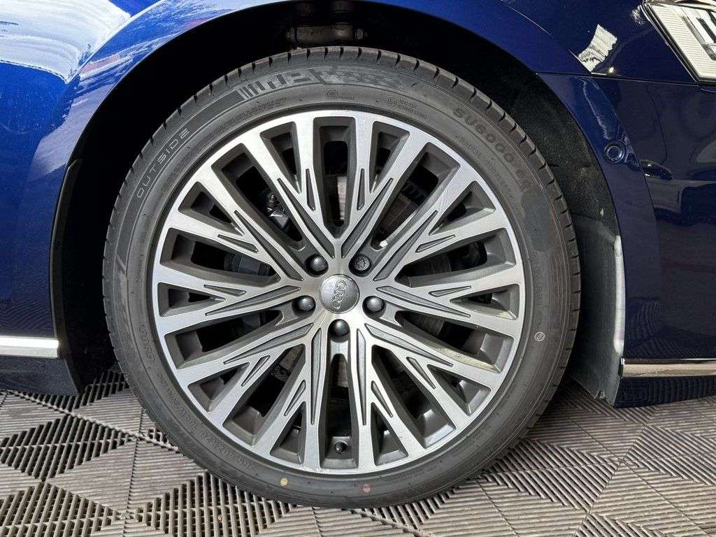 2018 AUDI A8 2018 AUDI A8