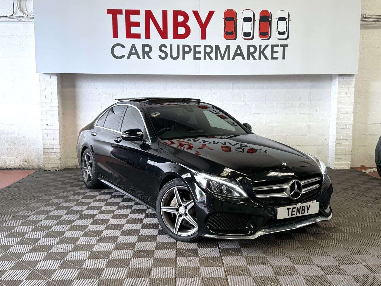 A 2017 MERCEDES-BENZ C-CLASS 2.1 C220d AMG Line (Premium) Saloon 4dr Diesel G-Tronic+ Euro 6 (s/s) (170 A 2017 MERCEDES-BENZ C-CLASS 2.1 C220d AMG Line (Premium) Saloon 4dr Diesel G-Tronic+ Euro 6 (s/s) (170