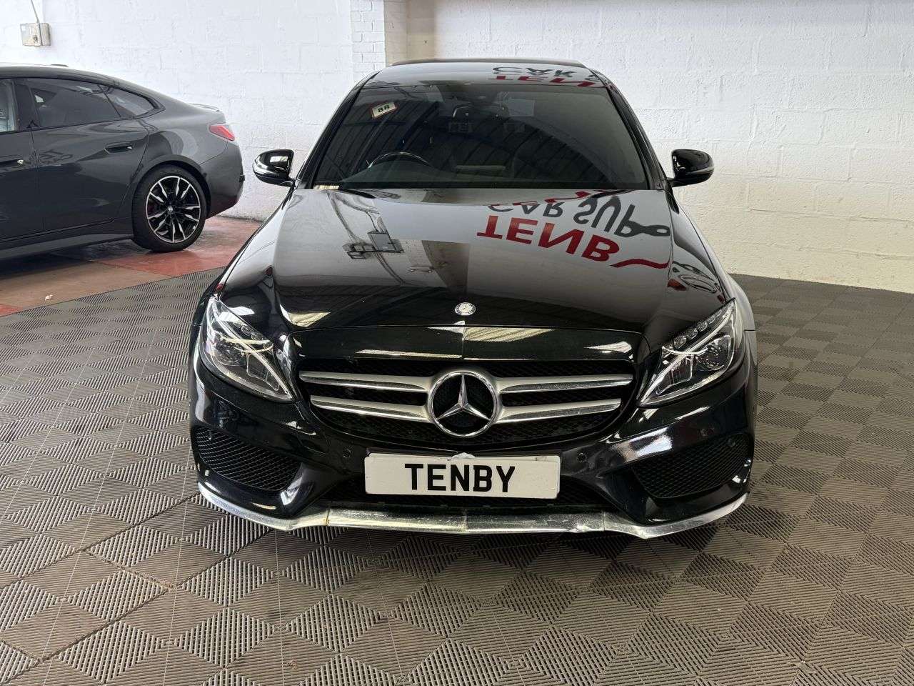 A 2017 MERCEDES-BENZ C-CLASS 2.1 C220d AMG Line (Premium) Saloon 4dr Diesel G-Tronic+ Euro 6 (s/s) (170 A 2017 MERCEDES-BENZ C-CLASS 2.1 C220d AMG Line (Premium) Saloon 4dr Diesel G-Tronic+ Euro 6 (s/s) (170