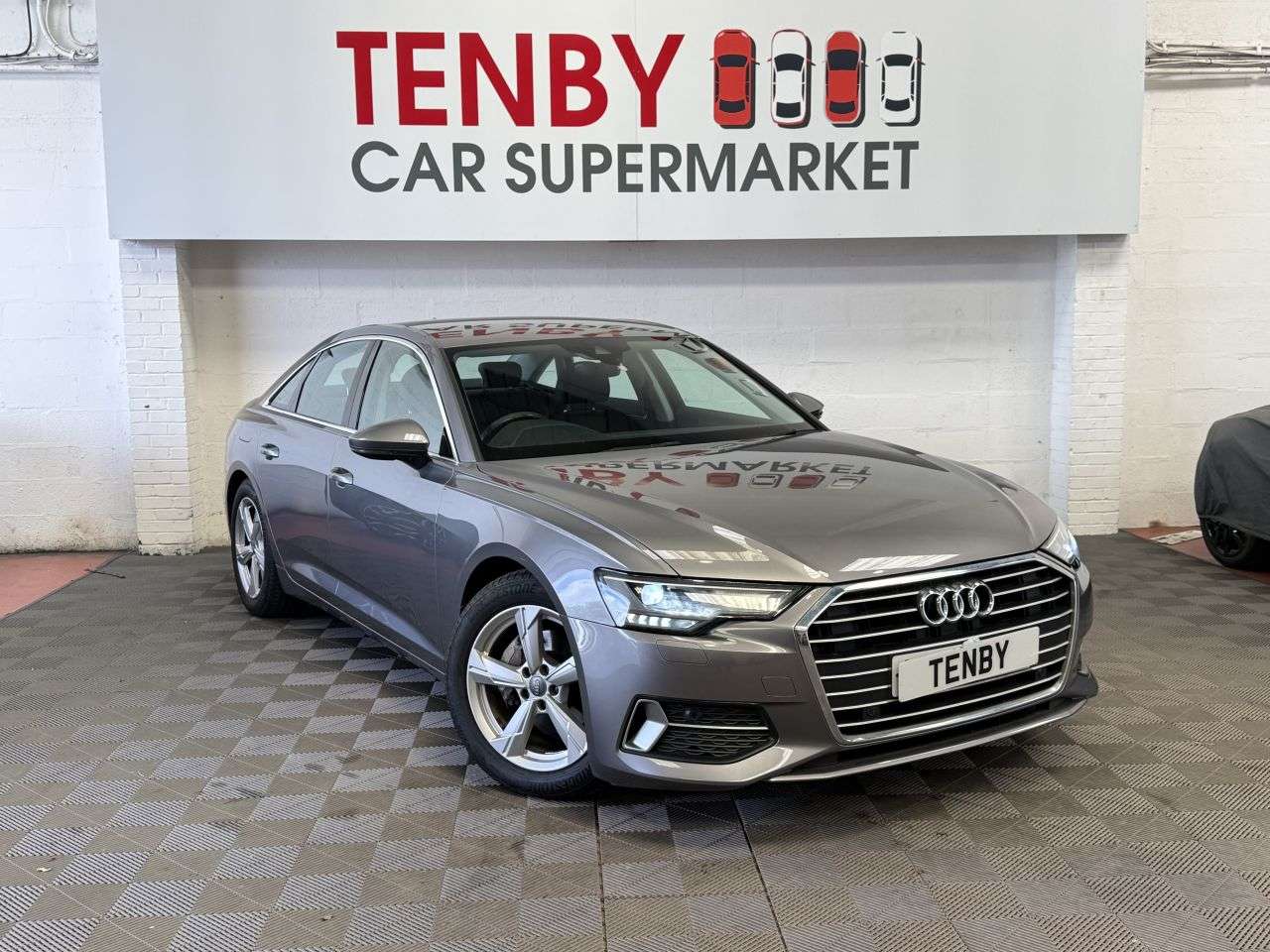 A 2018 AUDI A6 SALOON 2.0 TDI 40 Sport Saloon 4dr Diesel S Tronic Euro 6 (s/s) (204 ps) A 2018 AUDI A6 SALOON 2.0 TDI 40 Sport Saloon 4dr Diesel S Tronic Euro 6 (s/s) (204 ps)