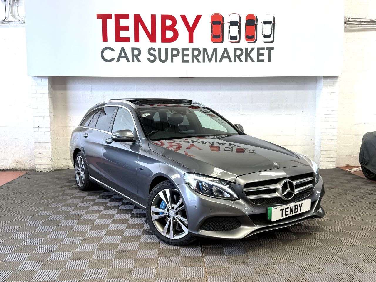 A 2016 MERCEDES-BENZ C-CLASS 2.0 C350e 6.4kWh Sport (Premium Plus) Estate 5dr Petrol Plug-in Hybrid G-Tr A 2016 MERCEDES-BENZ C-CLASS 2.0 C350e 6.4kWh Sport (Premium Plus) Estate 5dr Petrol Plug-in Hybrid G-Tr