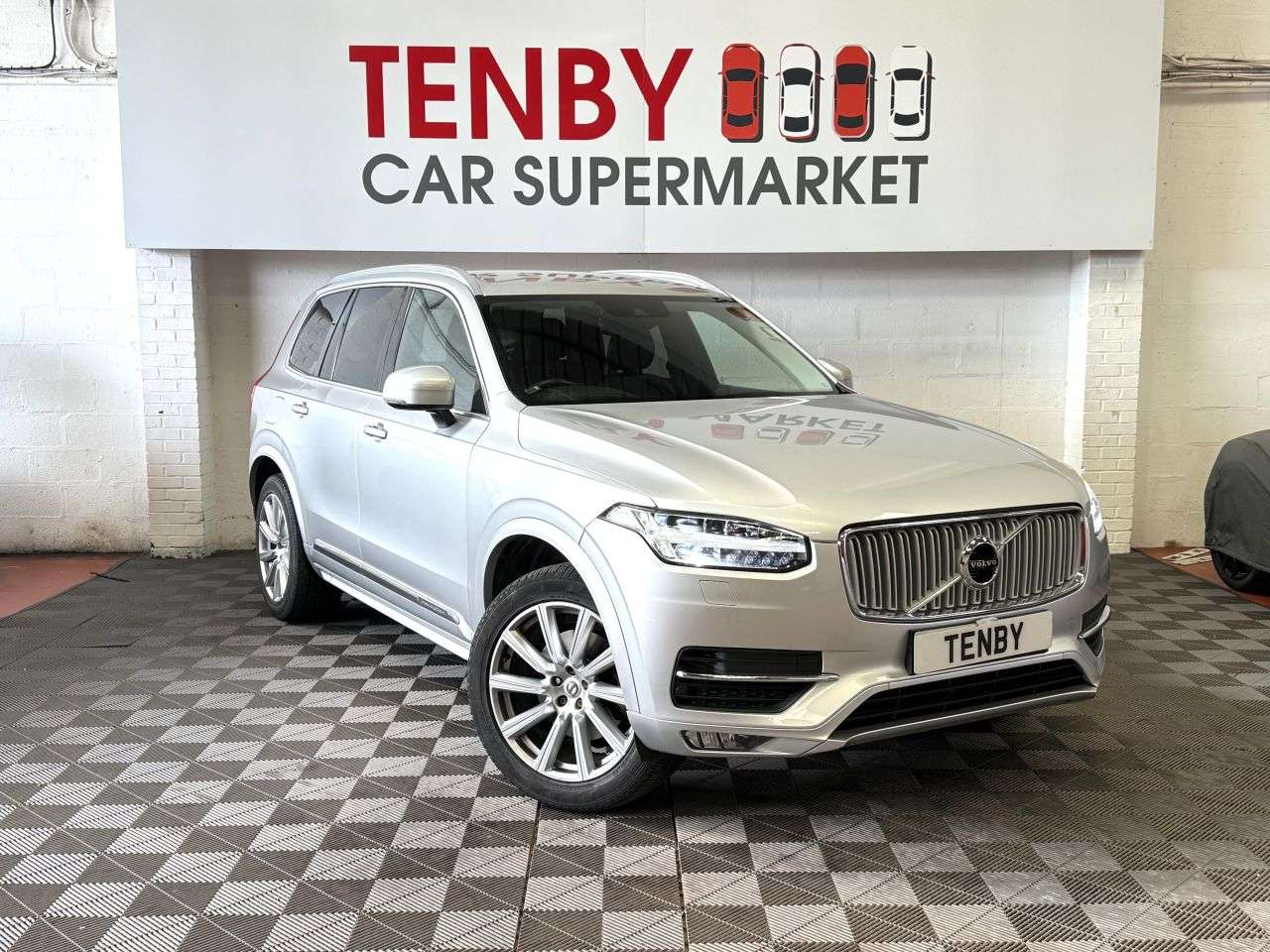 A 2016 VOLVO XC90 2.0 D5 Inscription SUV 5dr Diesel Geartronic 4WD Euro 6 (s/s) (225 ps) LANE A 2016 VOLVO XC90 2.0 D5 Inscription SUV 5dr Diesel Geartronic 4WD Euro 6 (s/s) (225 ps) LANE