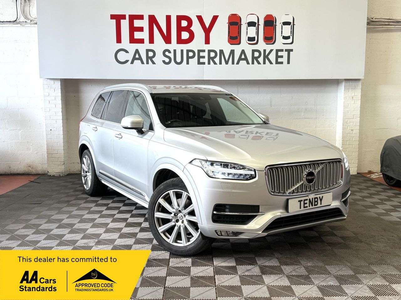 A 2016 VOLVO XC90 2.0 D5 Inscription SUV 5dr Diesel Geartronic 4WD Euro 6 (s/s) (225 ps) LANE A 2016 VOLVO XC90 2.0 D5 Inscription SUV 5dr Diesel Geartronic 4WD Euro 6 (s/s) (225 ps) LANE