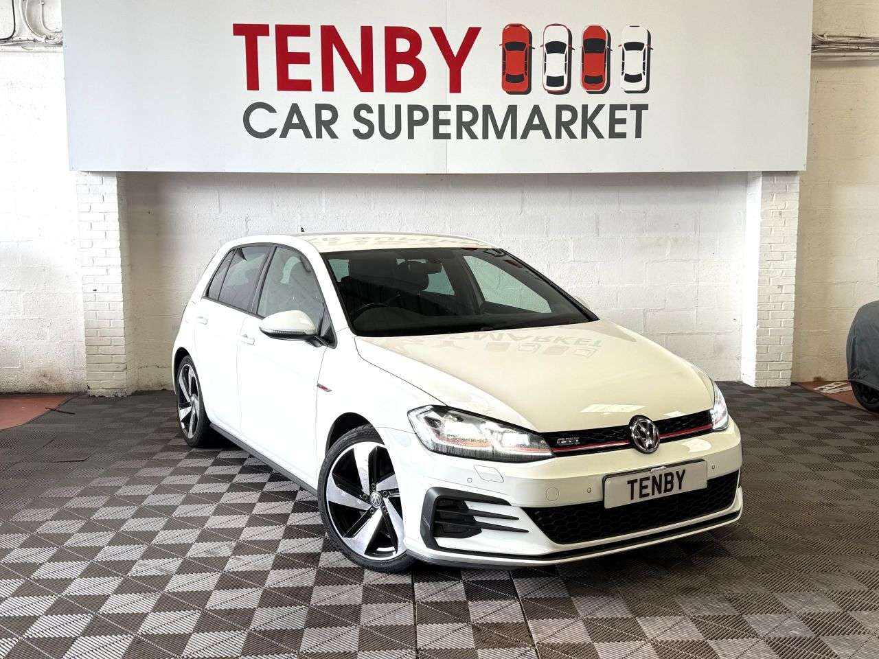 A 2018 VOLKSWAGEN GOLF 2.0 TSI GTI Hatchback 5dr Petrol DSG Euro 6 (s/s) (230 ps) A 2018 VOLKSWAGEN GOLF 2.0 TSI GTI Hatchback 5dr Petrol DSG Euro 6 (s/s) (230 ps)