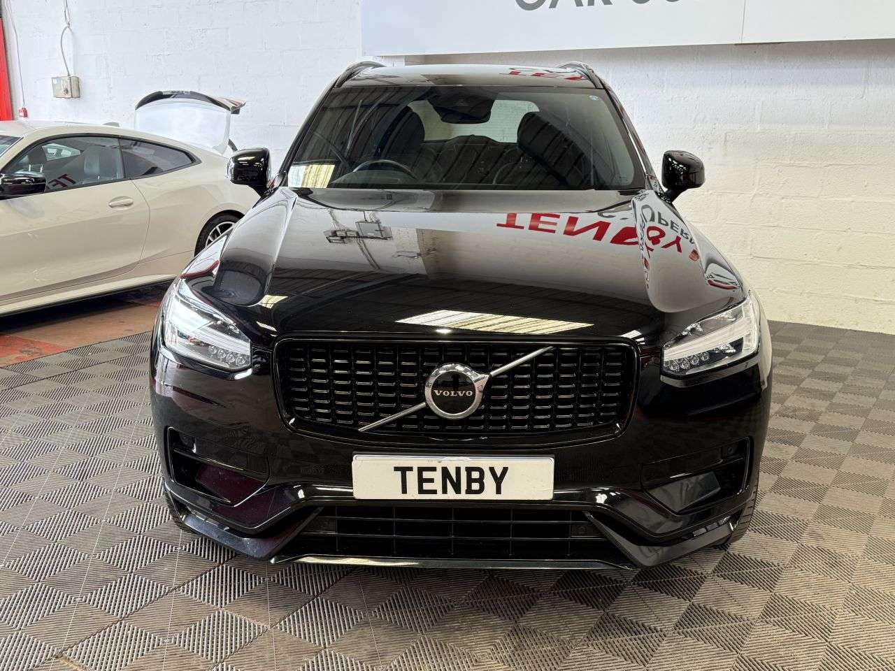 A 2021 VOLVO XC90 2.0 B5 MHEV R-Design SUV 5dr Petrol Hybrid Auto 4WD Euro 6 (s/s) (250 ps) 2 A 2021 VOLVO XC90 2.0 B5 MHEV R-Design SUV 5dr Petrol Hybrid Auto 4WD Euro 6 (s/s) (250 ps) 2