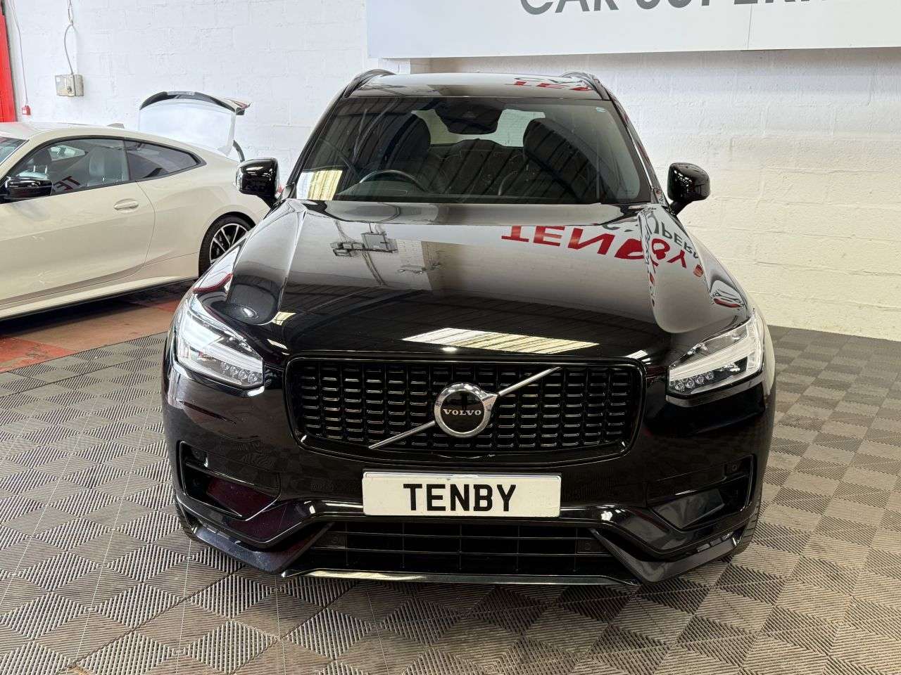 A 2021 VOLVO XC90 2.0 B5 MHEV R-Design SUV 5dr Petrol Hybrid Auto 4WD Euro 6 (s/s) (250 ps) 2 A 2021 VOLVO XC90 2.0 B5 MHEV R-Design SUV 5dr Petrol Hybrid Auto 4WD Euro 6 (s/s) (250 ps) 2