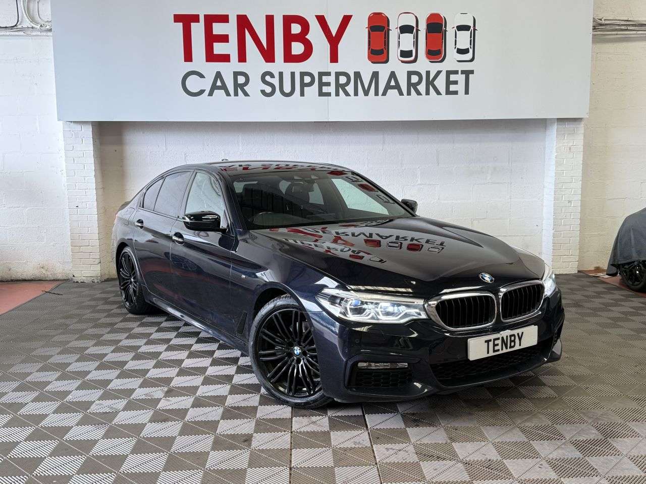 A 2017 BMW 5 SERIES 2.0 520d M Sport Saloon 4dr Diesel Auto xDrive Euro 6 (s/s) (190 ps) A 2017 BMW 5 SERIES 2.0 520d M Sport Saloon 4dr Diesel Auto xDrive Euro 6 (s/s) (190 ps)