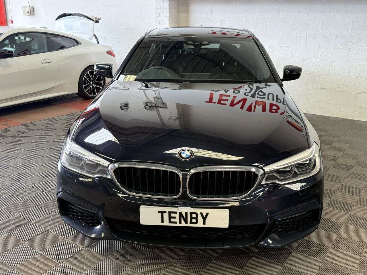 A 2017 BMW 5 SERIES 2.0 520d M Sport Saloon 4dr Diesel Auto xDrive Euro 6 (s/s) (190 ps) A 2017 BMW 5 SERIES 2.0 520d M Sport Saloon 4dr Diesel Auto xDrive Euro 6 (s/s) (190 ps)