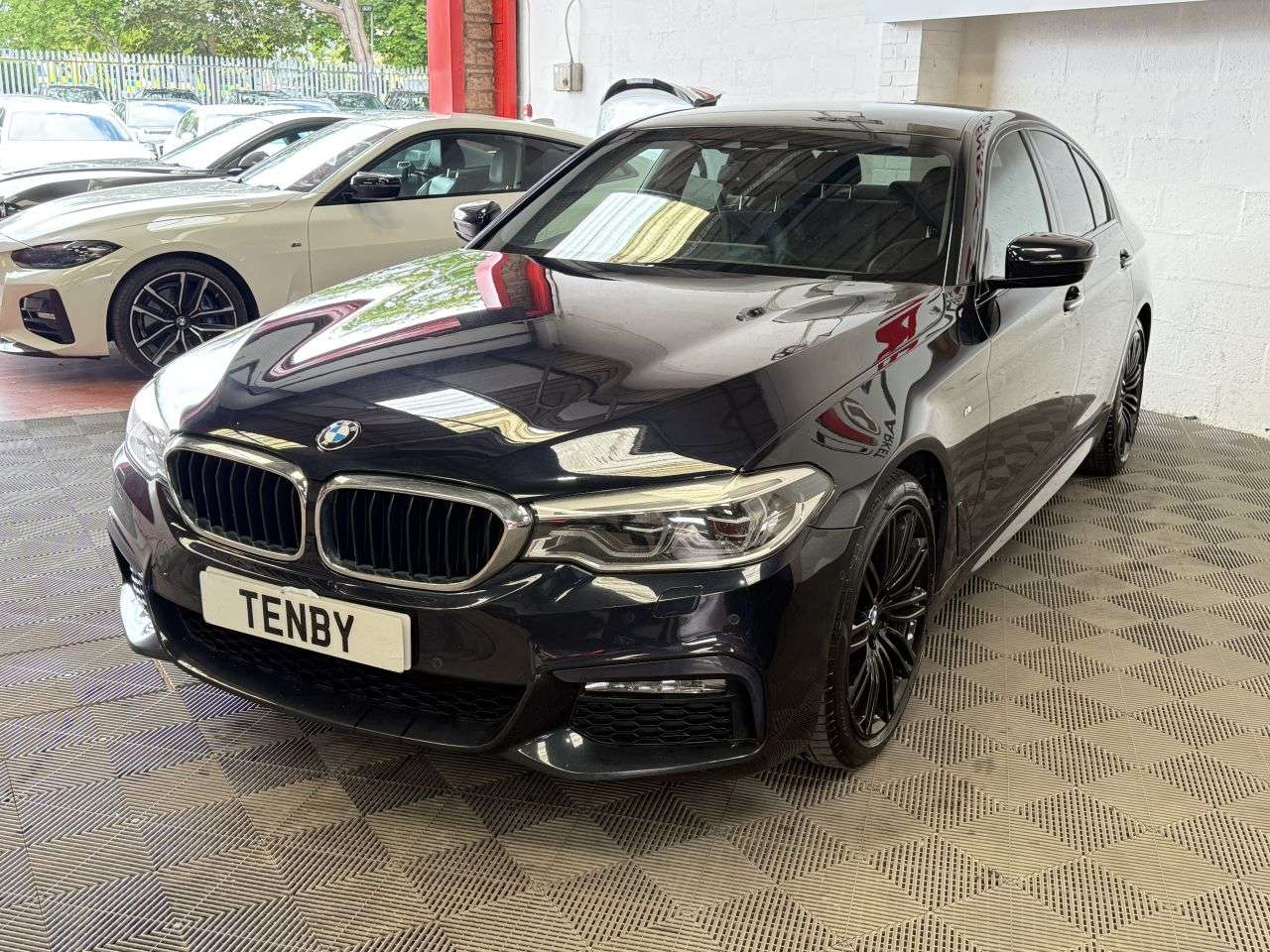 A 2017 BMW 5 SERIES 2.0 520d M Sport Saloon 4dr Diesel Auto xDrive Euro 6 (s/s) (190 ps) A 2017 BMW 5 SERIES 2.0 520d M Sport Saloon 4dr Diesel Auto xDrive Euro 6 (s/s) (190 ps)