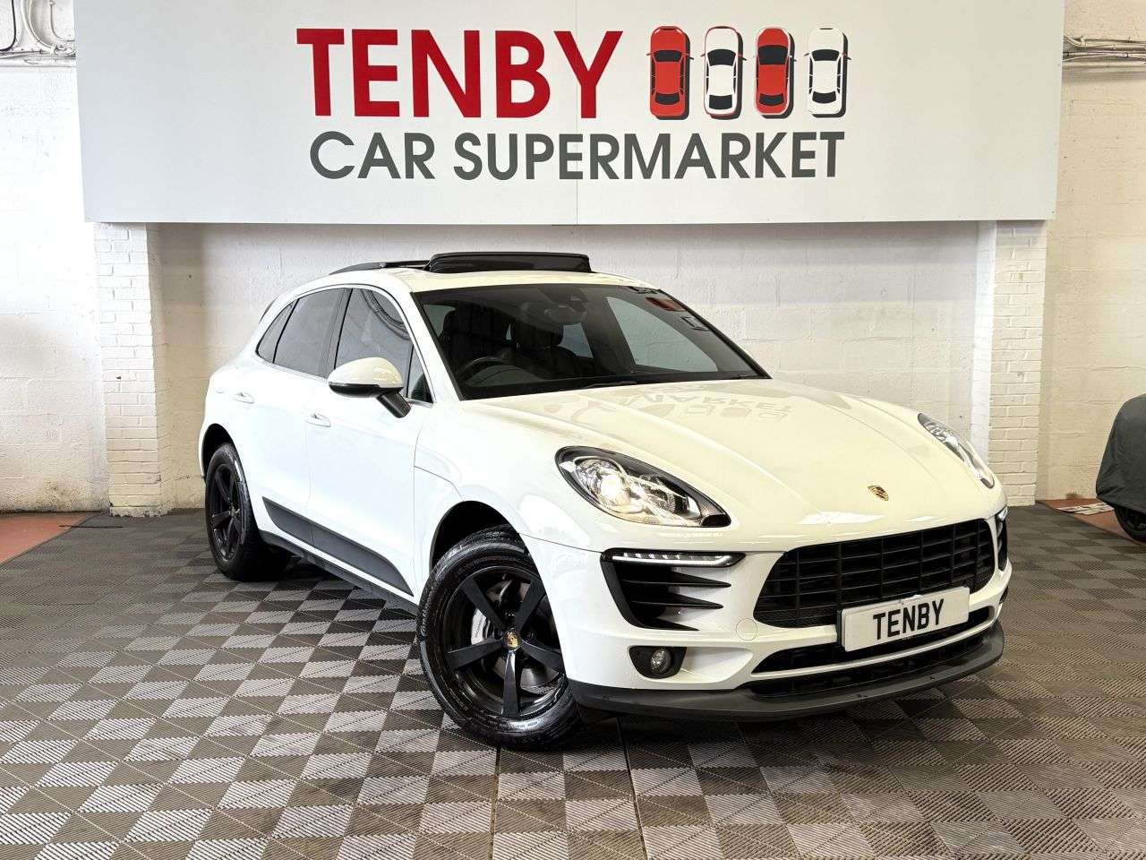 A 2017 PORSCHE MACAN 3.0 TD V6 S SUV 5dr Diesel PDK 4WD Euro 6 (s/s) (258 ps) CARPLAY+HTD STEERI A 2017 PORSCHE MACAN 3.0 TD V6 S SUV 5dr Diesel PDK 4WD Euro 6 (s/s) (258 ps) CARPLAY+HTD STEERI