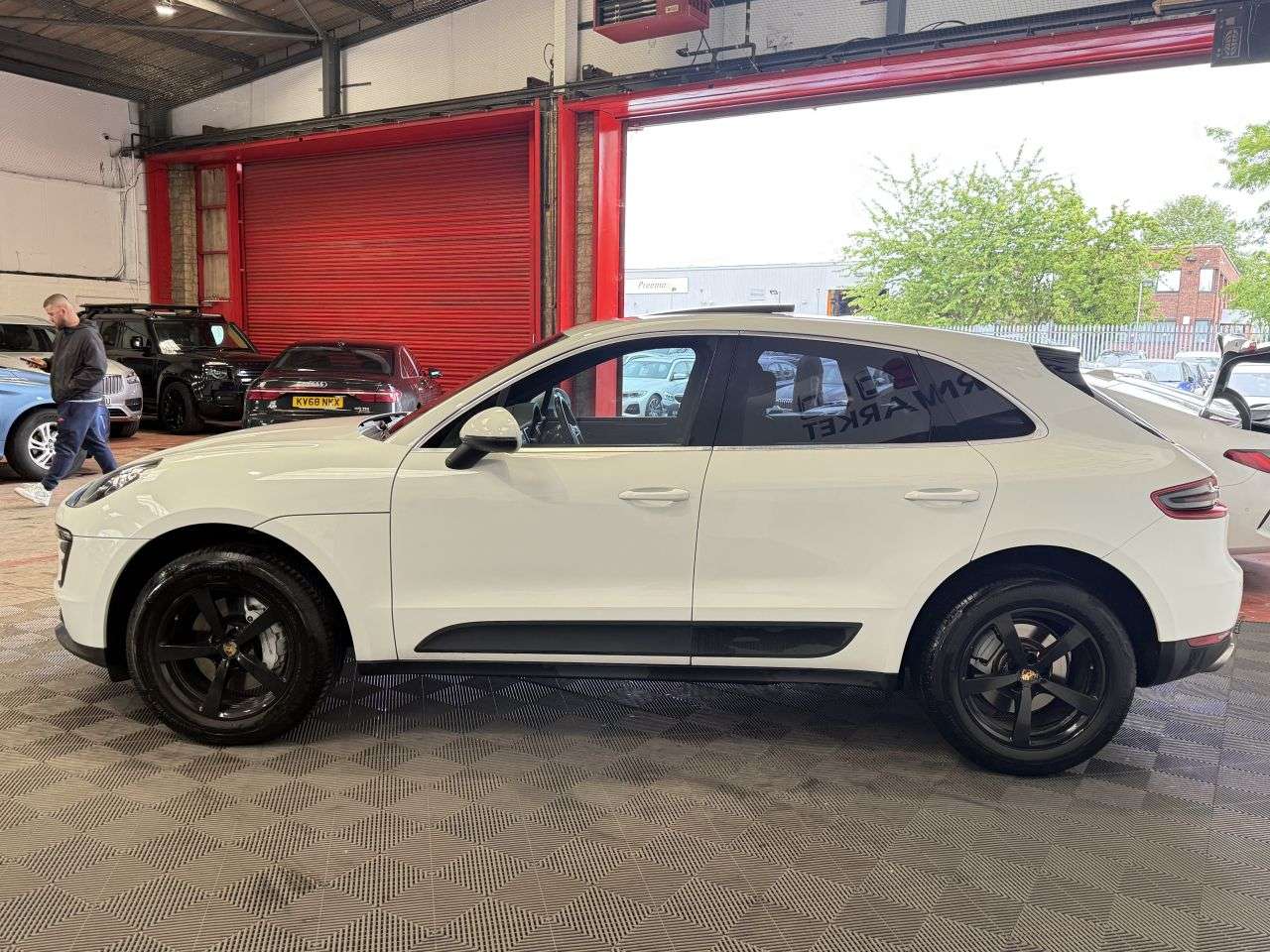2017 PORSCHE MACAN 2017 PORSCHE MACAN