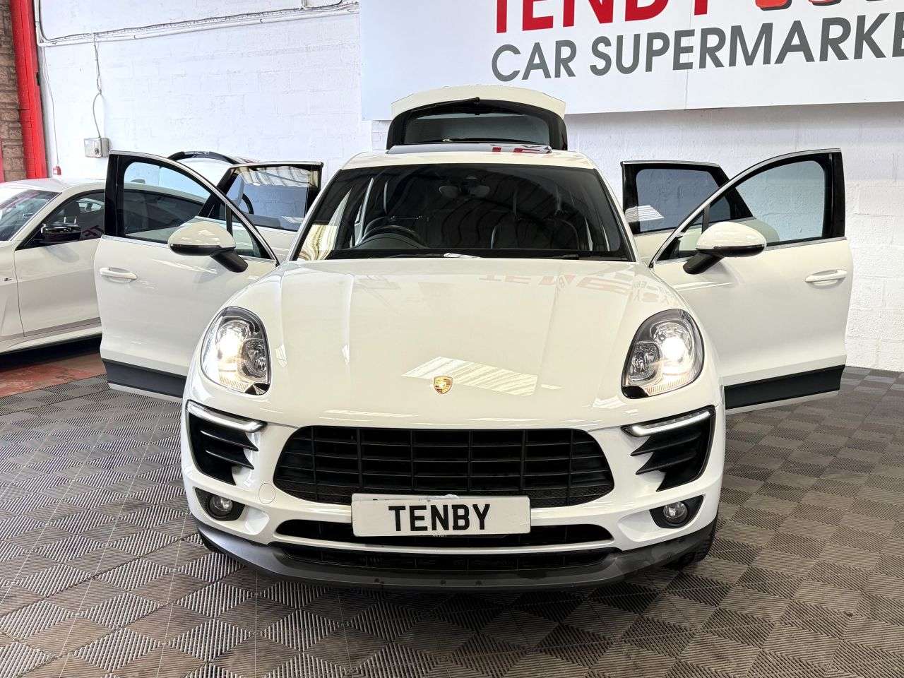 2017 PORSCHE MACAN 2017 PORSCHE MACAN