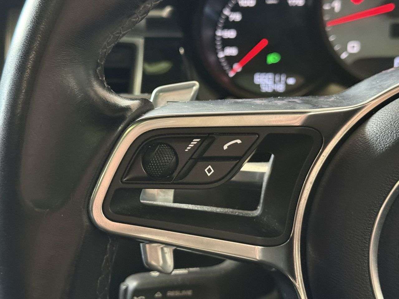 2017 PORSCHE MACAN 2017 PORSCHE MACAN