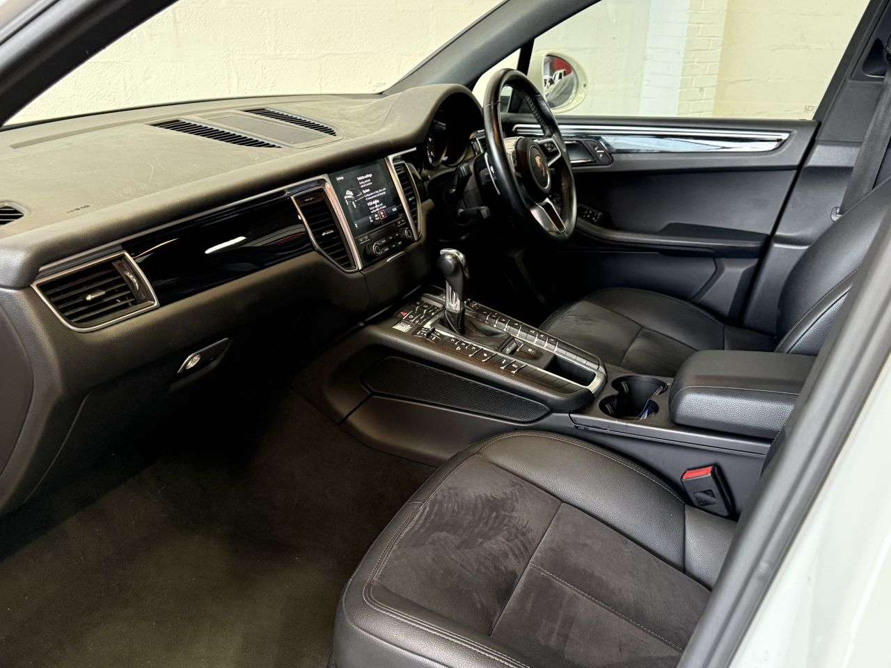 2017 PORSCHE MACAN 2017 PORSCHE MACAN