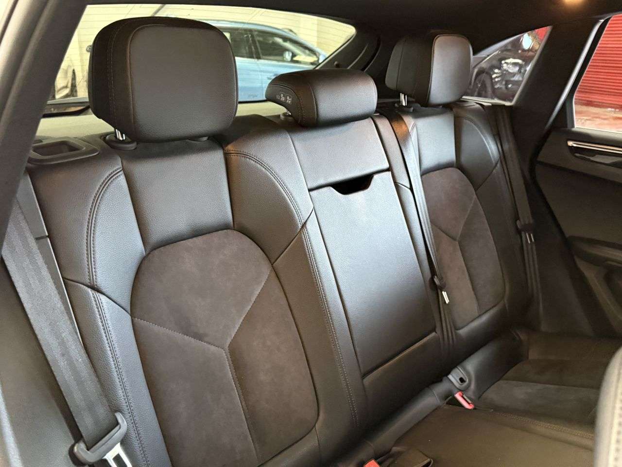 2017 PORSCHE MACAN 2017 PORSCHE MACAN