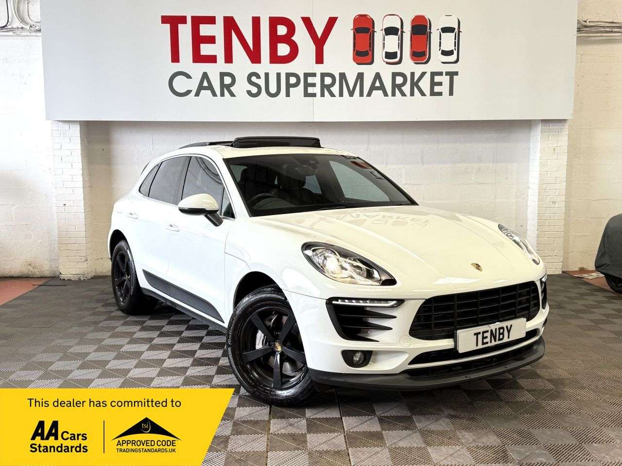 A 2017 PORSCHE MACAN 3.0 TD V6 S SUV 5dr Diesel PDK 4WD Euro 6 (s/s) (258 ps) CARPLAY+HTD STEERI A 2017 PORSCHE MACAN 3.0 TD V6 S SUV 5dr Diesel PDK 4WD Euro 6 (s/s) (258 ps) CARPLAY+HTD STEERI