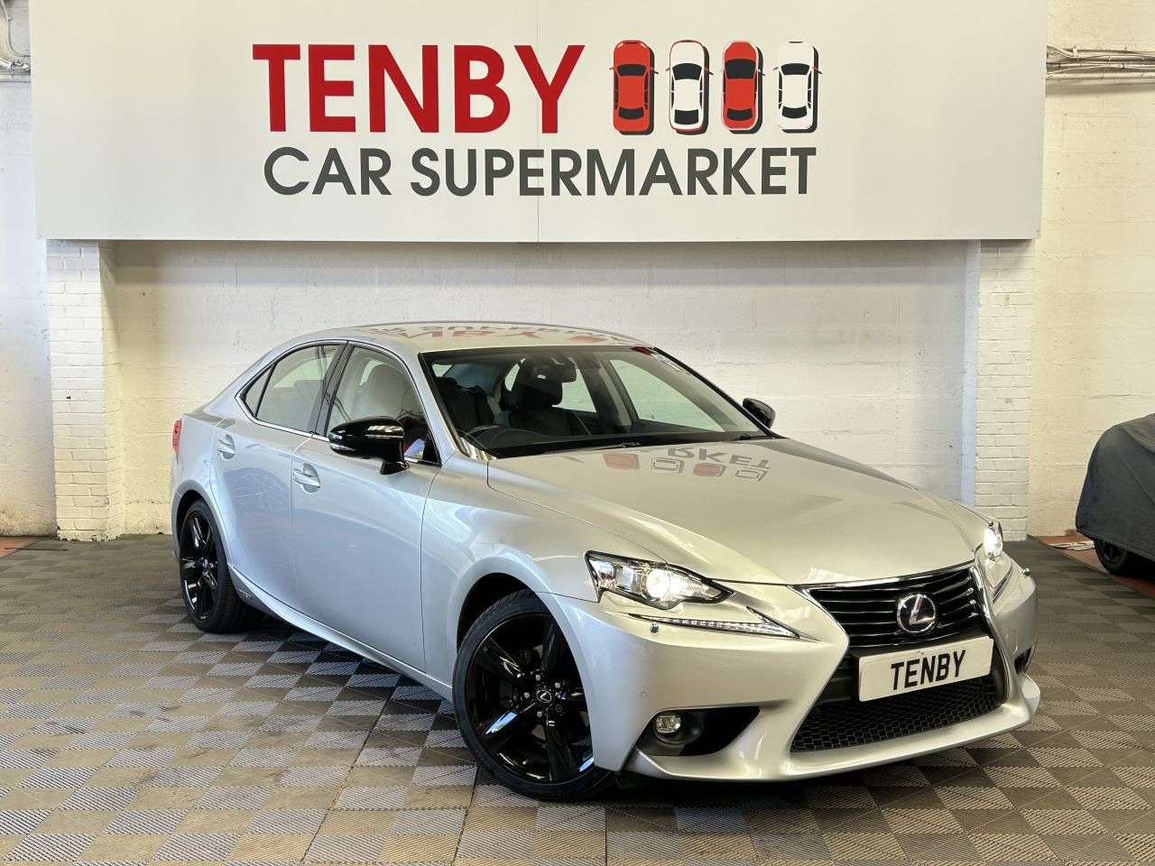 A 2016 LEXUS IS 2.5 300h Sport Saloon 4dr Petrol Hybrid E-CVT Euro 6 (s/s) (223 ps) A 2016 LEXUS IS 2.5 300h Sport Saloon 4dr Petrol Hybrid E-CVT Euro 6 (s/s) (223 ps)