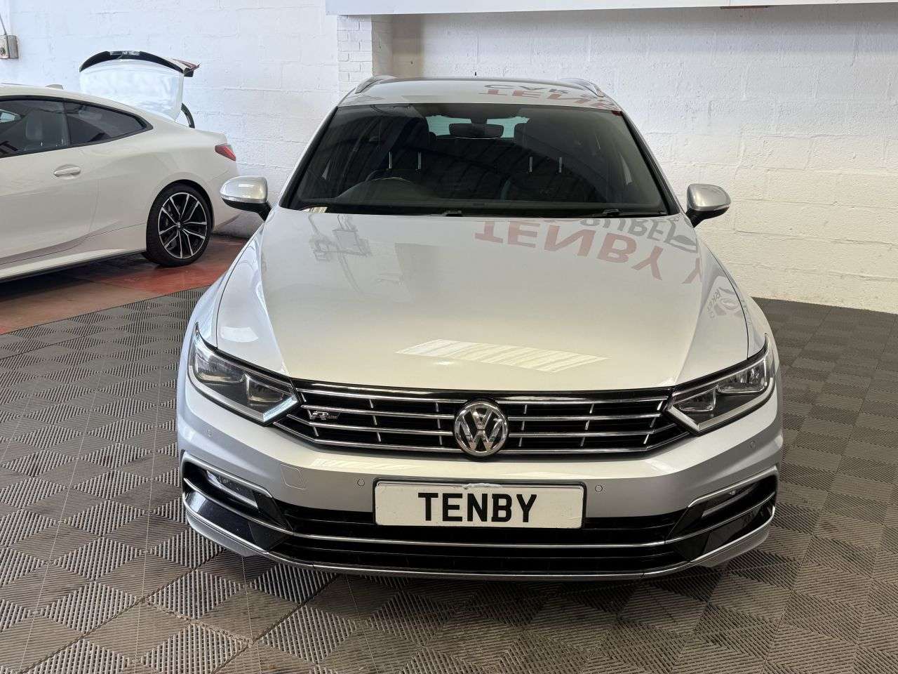 A 2016 VOLKSWAGEN PASSAT 2.0 TDI BlueMotion Tech R-Line Estate 5dr Diesel DSG Euro 6 (s/s) (190 ps) A 2016 VOLKSWAGEN PASSAT 2.0 TDI BlueMotion Tech R-Line Estate 5dr Diesel DSG Euro 6 (s/s) (190 ps)
