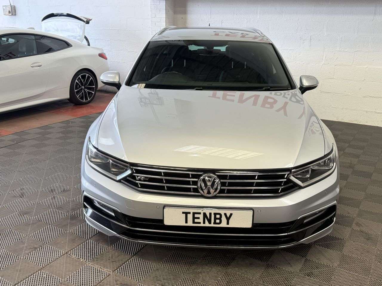 A 2016 VOLKSWAGEN PASSAT 2.0 TDI BlueMotion Tech R-Line Estate 5dr Diesel DSG Euro 6 (s/s) (190 ps) A 2016 VOLKSWAGEN PASSAT 2.0 TDI BlueMotion Tech R-Line Estate 5dr Diesel DSG Euro 6 (s/s) (190 ps)