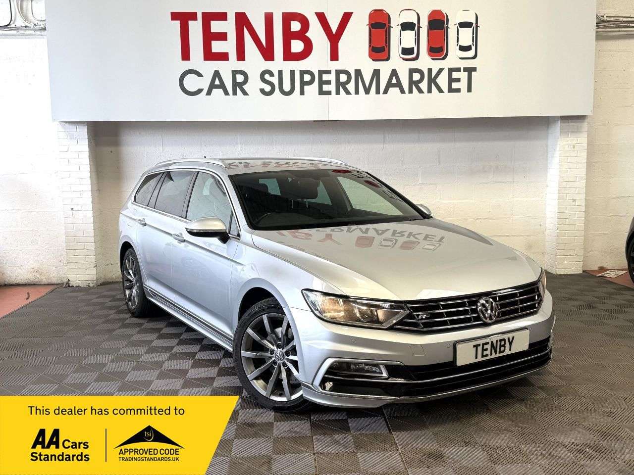 A 2016 VOLKSWAGEN PASSAT 2.0 TDI BlueMotion Tech R-Line Estate 5dr Diesel DSG Euro 6 (s/s) (190 ps) A 2016 VOLKSWAGEN PASSAT 2.0 TDI BlueMotion Tech R-Line Estate 5dr Diesel DSG Euro 6 (s/s) (190 ps)