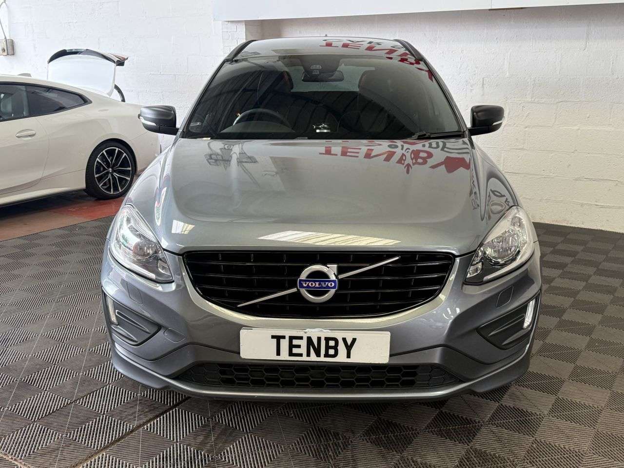 A 2015 VOLVO XC60 D4 R-DESIGN NAV A 2015 VOLVO XC60 D4 R-DESIGN NAV