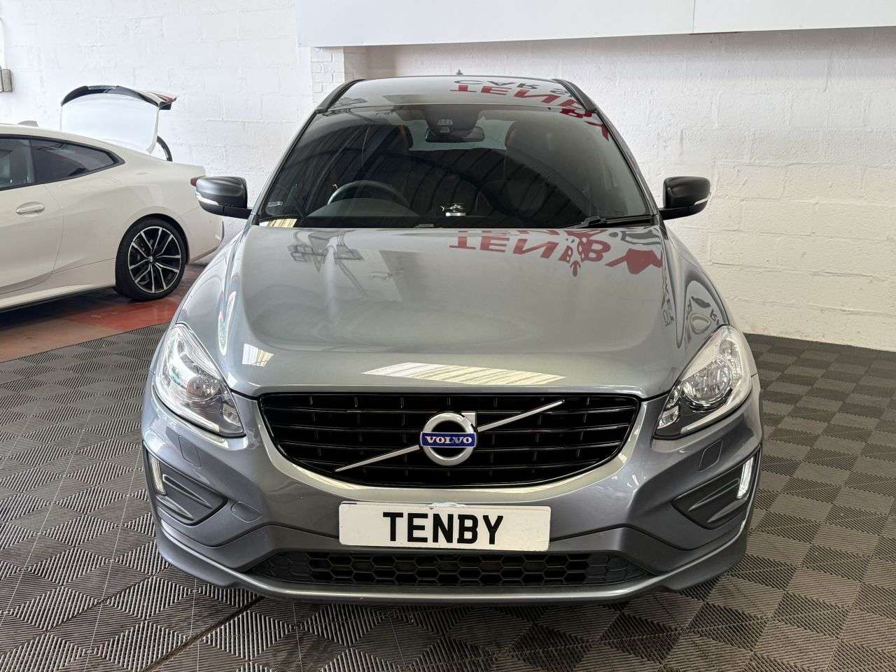 A 2015 VOLVO XC60 D4 R-DESIGN NAV A 2015 VOLVO XC60 D4 R-DESIGN NAV