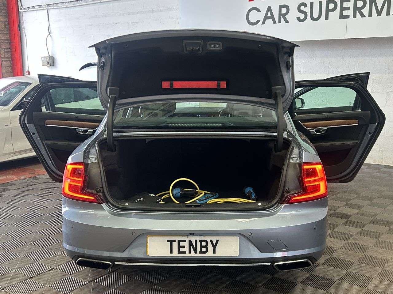 2018 VOLVO S90 2018 VOLVO S90