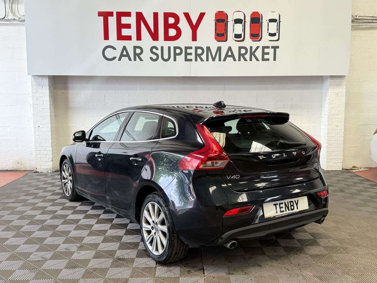 2013 VOLVO V40 2013 VOLVO V40