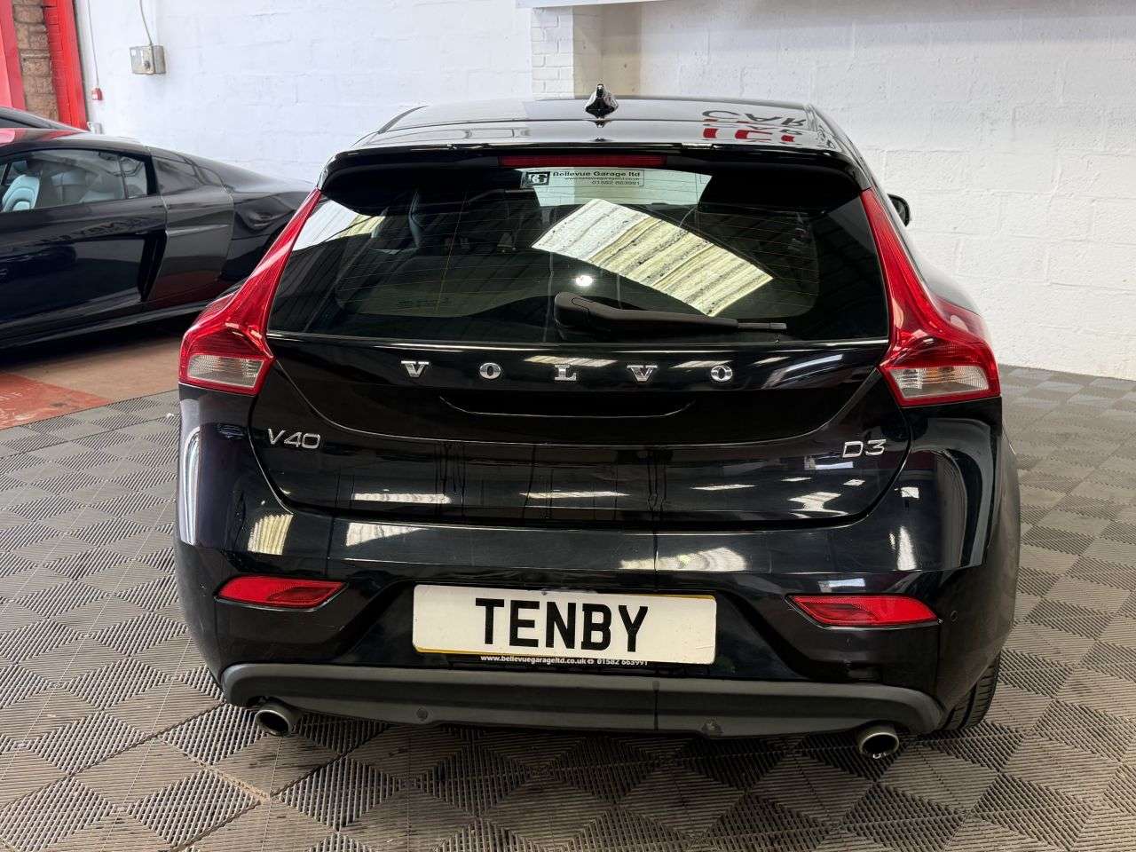 2013 VOLVO V40 2013 VOLVO V40