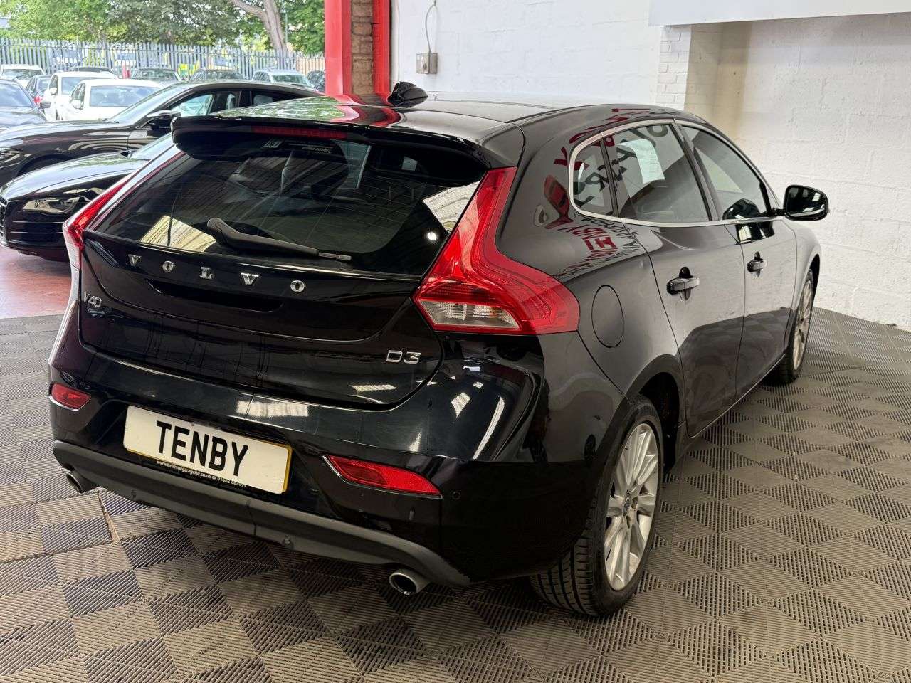 2013 VOLVO V40 2013 VOLVO V40