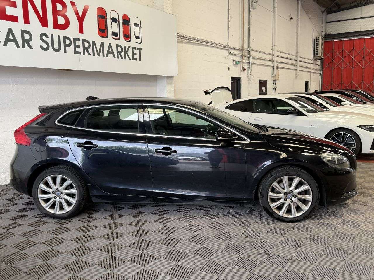 2013 VOLVO V40 2013 VOLVO V40