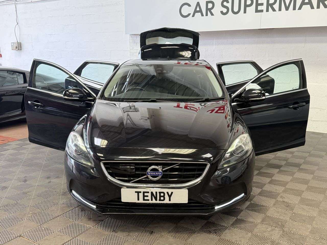 2013 VOLVO V40 2013 VOLVO V40