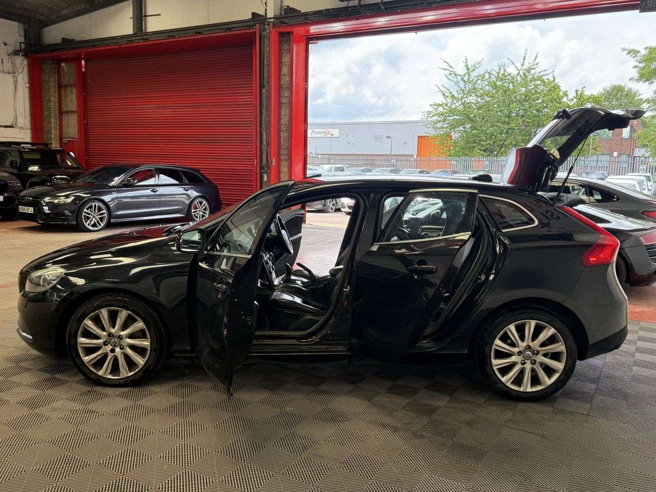2013 VOLVO V40 2013 VOLVO V40