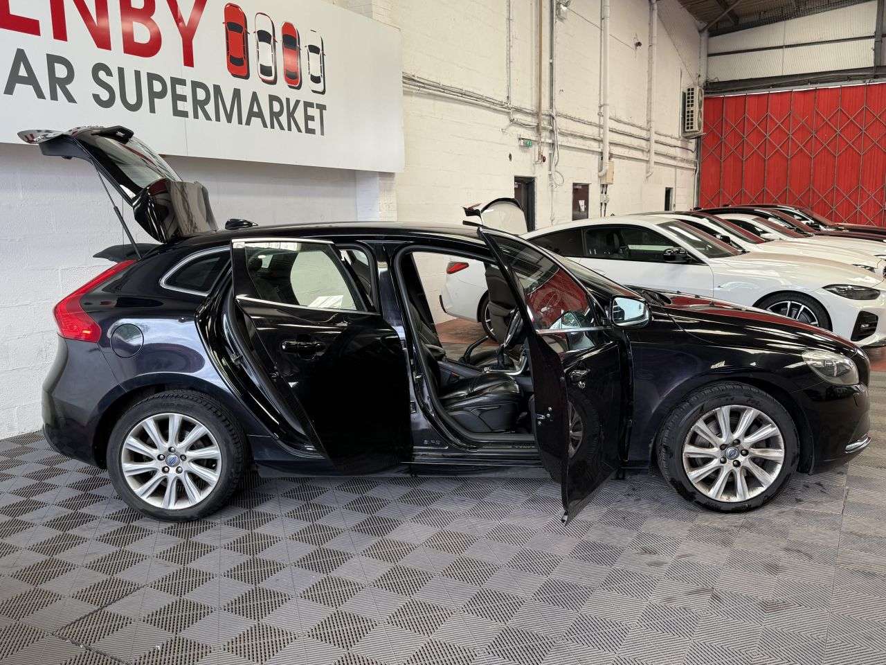 2013 VOLVO V40 2013 VOLVO V40