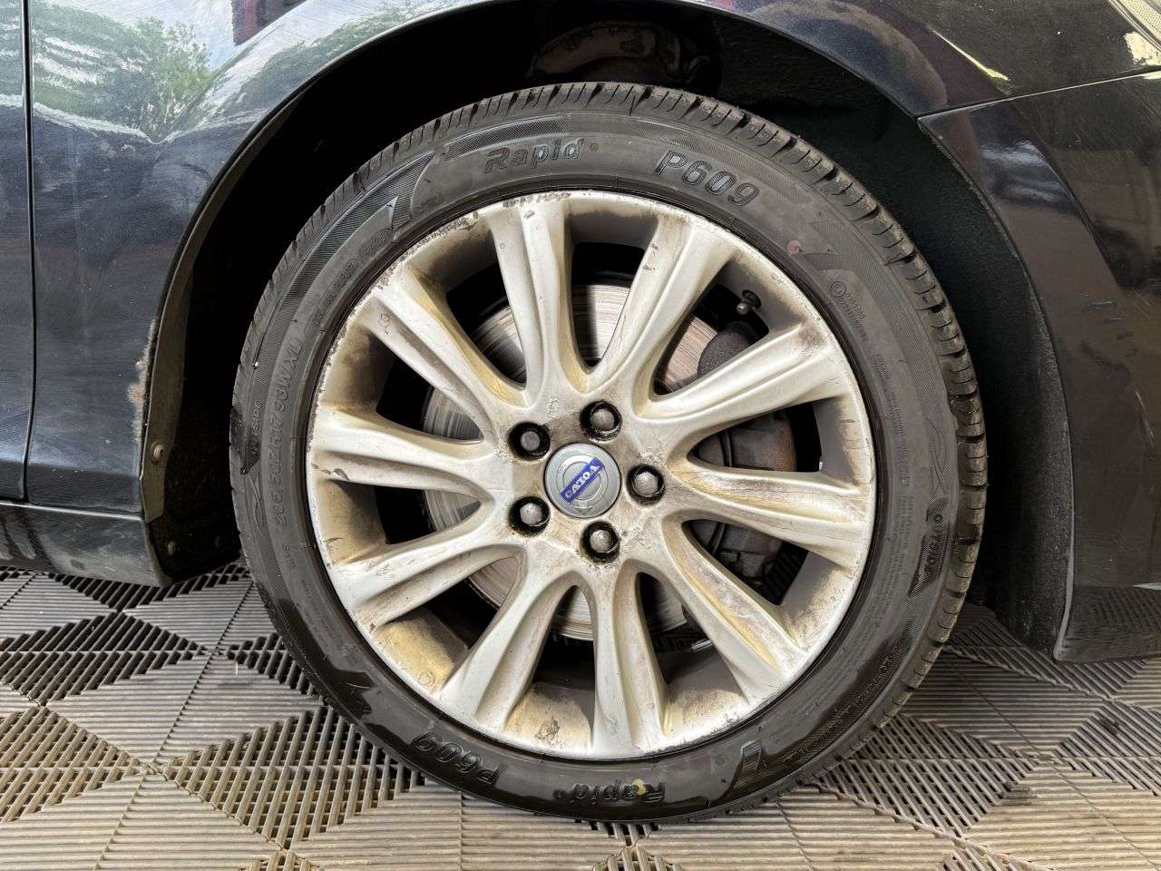 2013 VOLVO V40 2013 VOLVO V40