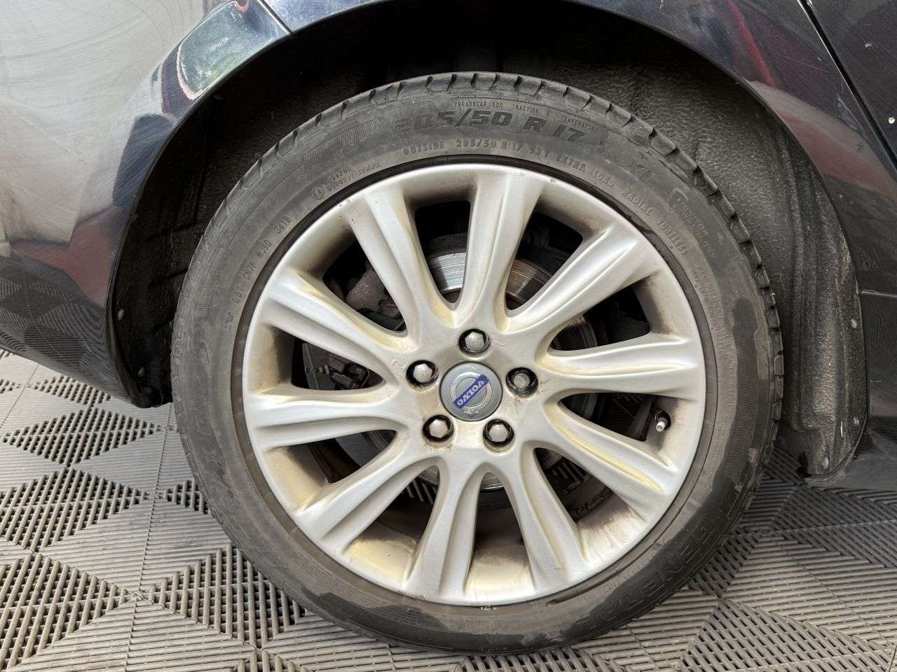 2013 VOLVO V40 2013 VOLVO V40