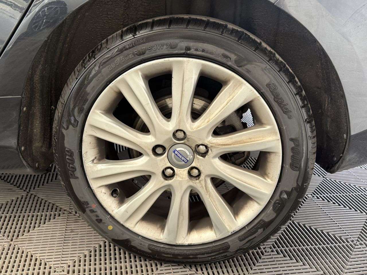 2013 VOLVO V40 2013 VOLVO V40