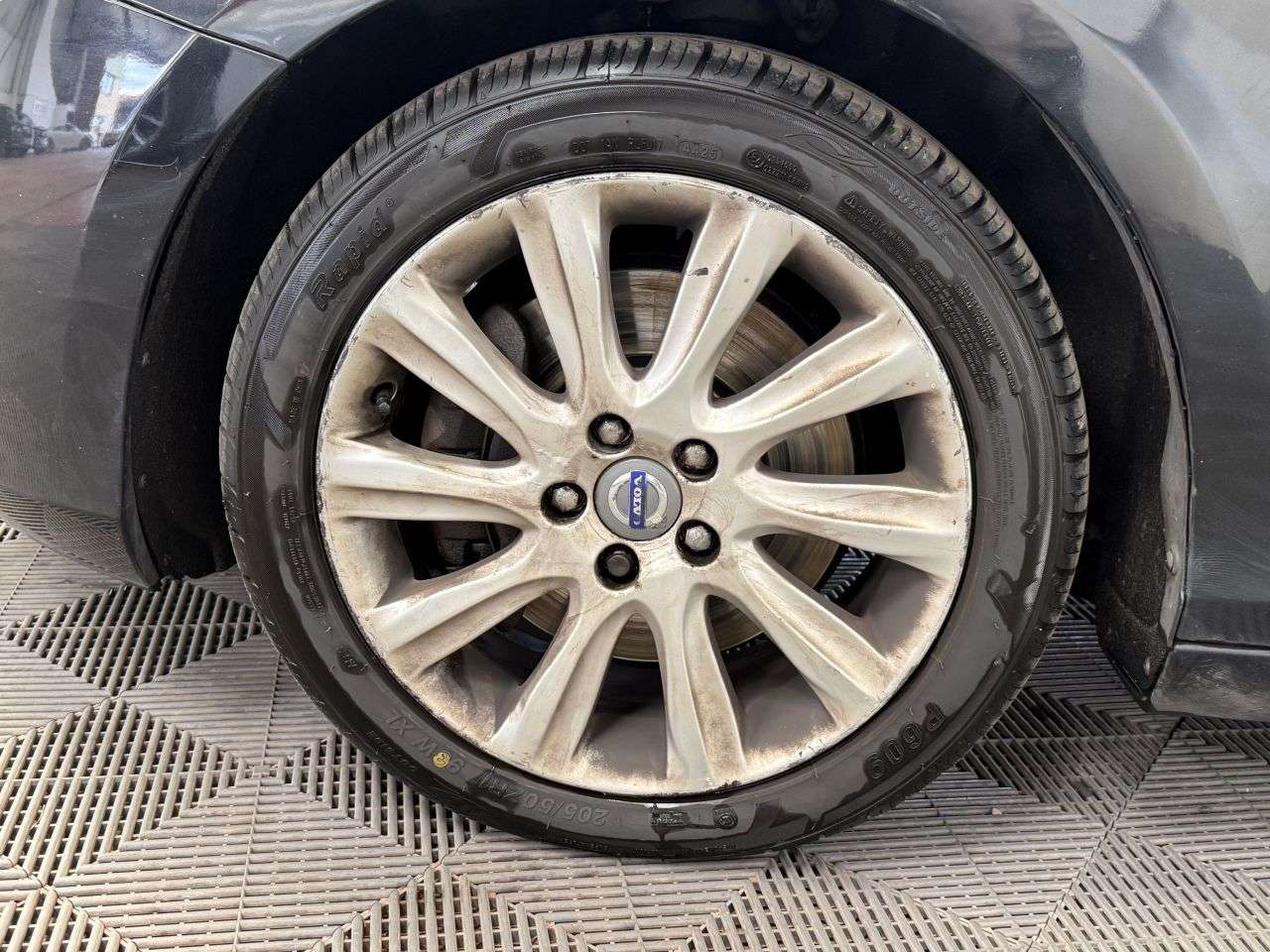 2013 VOLVO V40 2013 VOLVO V40