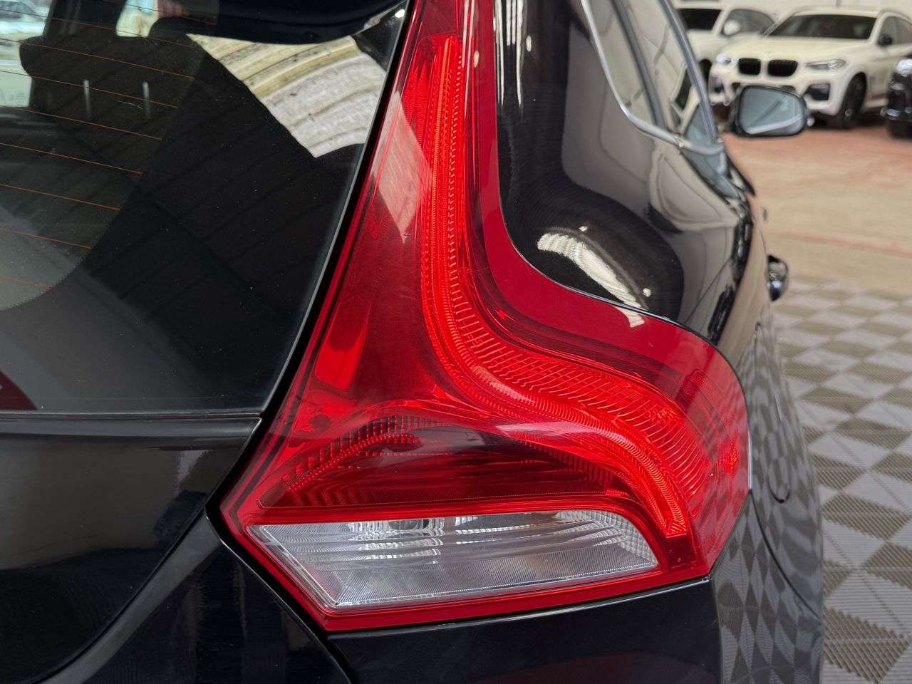 2013 VOLVO V40 2013 VOLVO V40