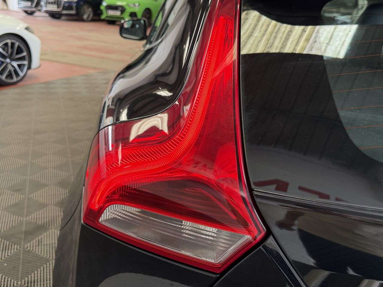 2013 VOLVO V40 2013 VOLVO V40