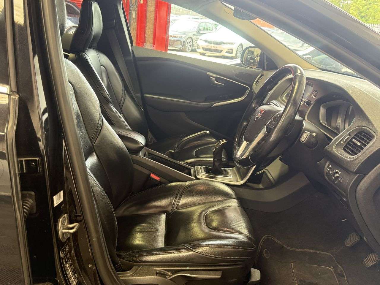 2013 VOLVO V40 2013 VOLVO V40