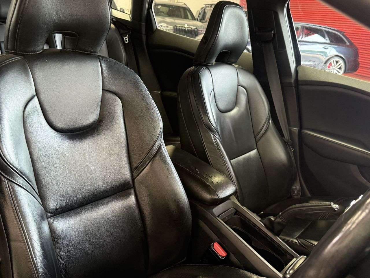 2013 VOLVO V40 2013 VOLVO V40