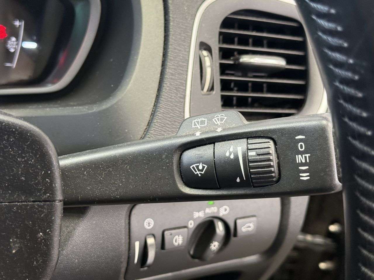 2013 VOLVO V40 2013 VOLVO V40