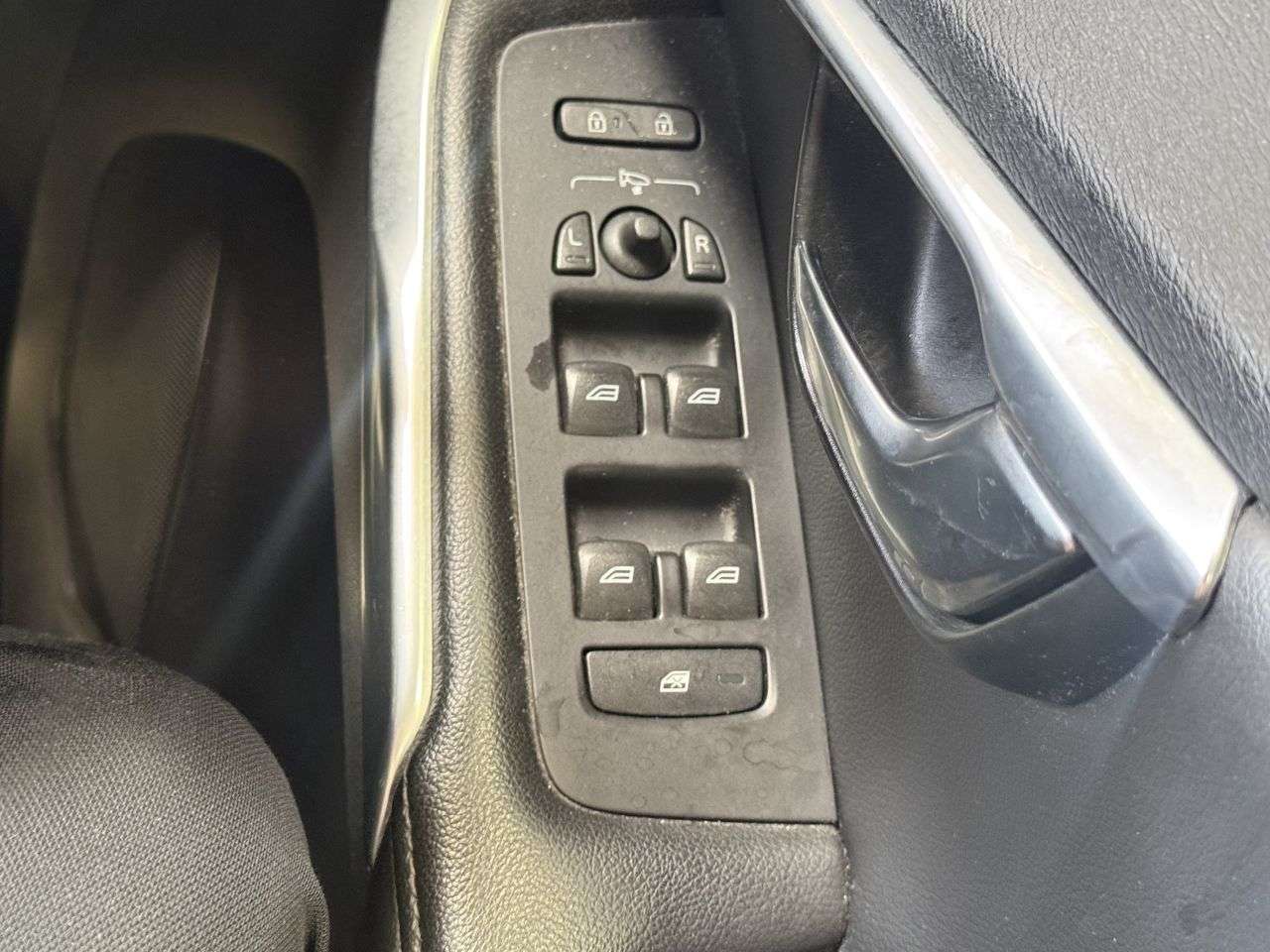 2013 VOLVO V40 2013 VOLVO V40