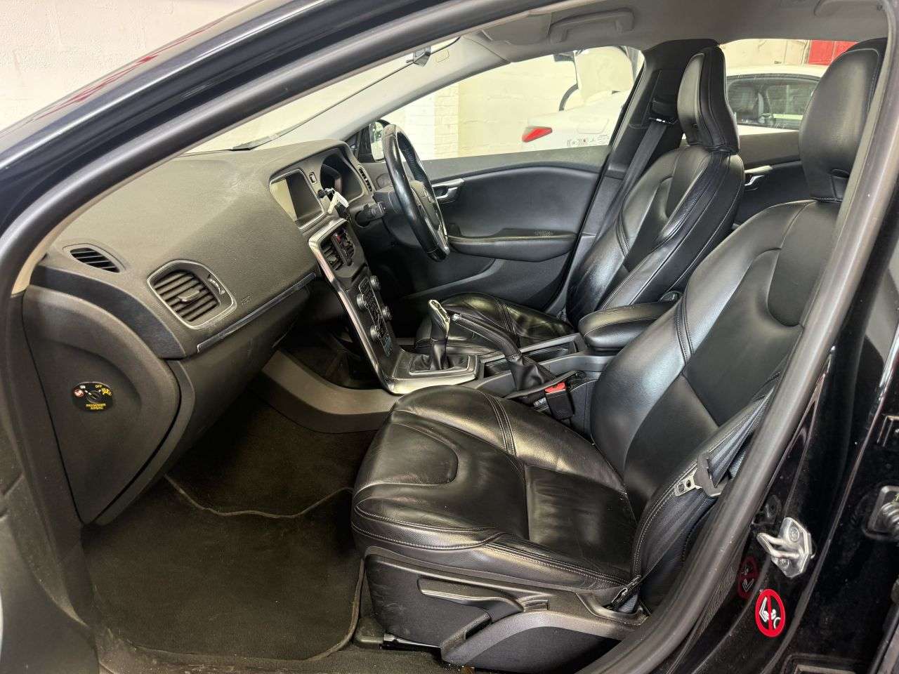 2013 VOLVO V40 2013 VOLVO V40