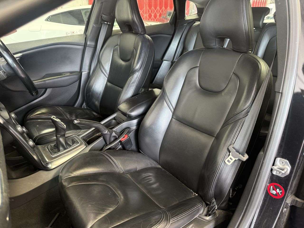 2013 VOLVO V40 2013 VOLVO V40