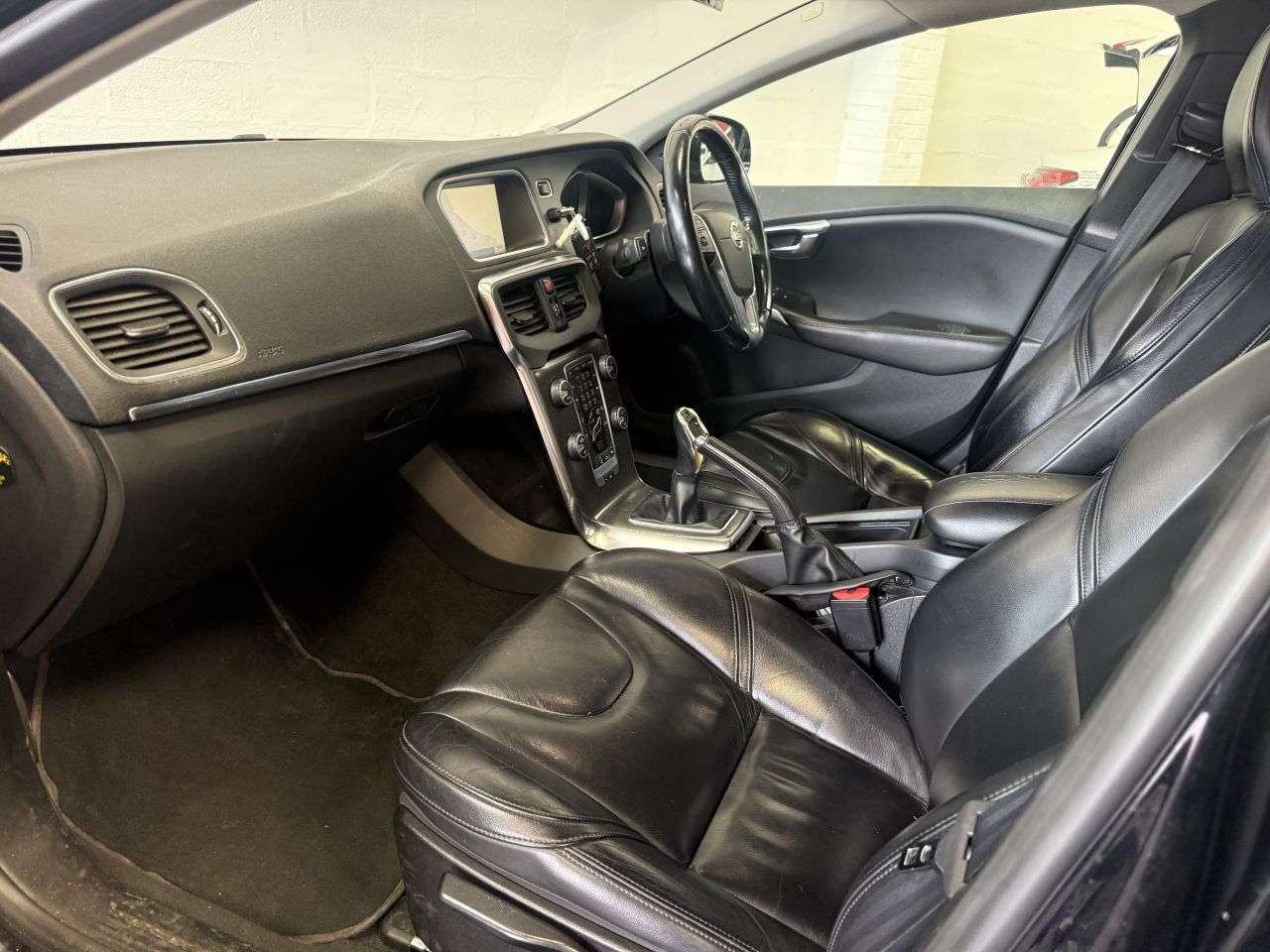 2013 VOLVO V40 2013 VOLVO V40