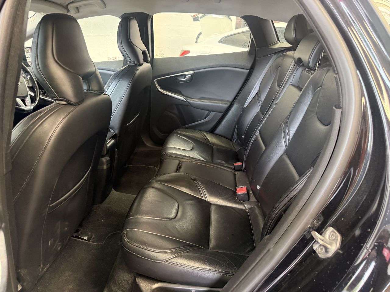 2013 VOLVO V40 2013 VOLVO V40