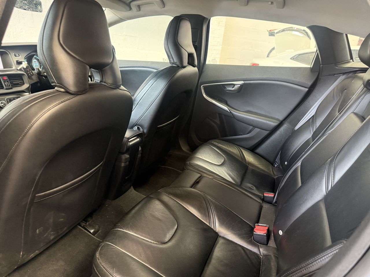 2013 VOLVO V40 2013 VOLVO V40
